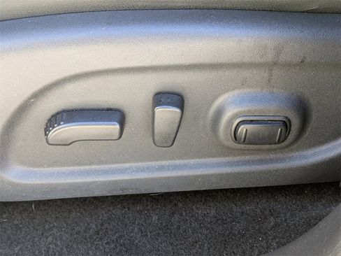 Used 2015 Nissan Pathfinder SL w/ SL Tech Package image 28