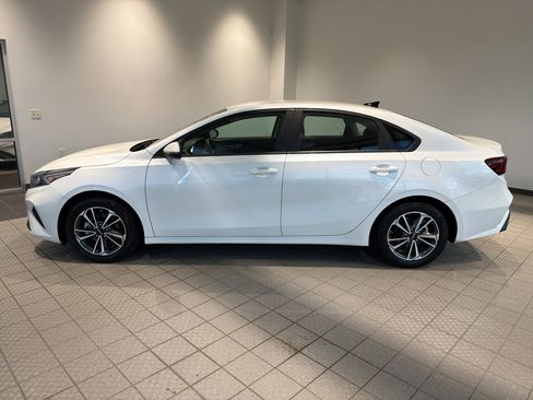 Used 2023 Kia Forte LXS w/ LXS Technology Package FWD image 2