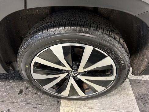 Certified 2022 Volkswagen Taos SE image 15