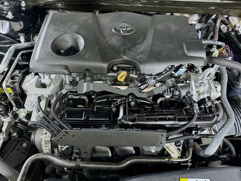 Used 2024 Toyota Camry SE image 31