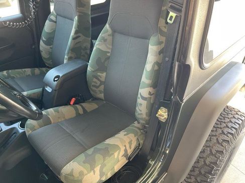 Used 2004 Jeep Wrangler X w/ Convenience Group AWD/4WD image 24