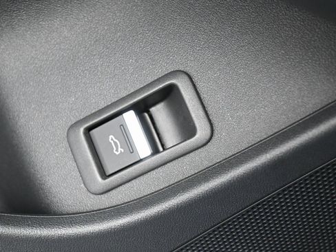 Used 2023 Audi Q4 e-tron Premium Plus w/ Premium Plus image 22