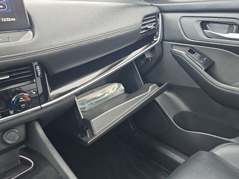 Used 2024 Nissan Rogue SL w/ SL Premium Package image 32