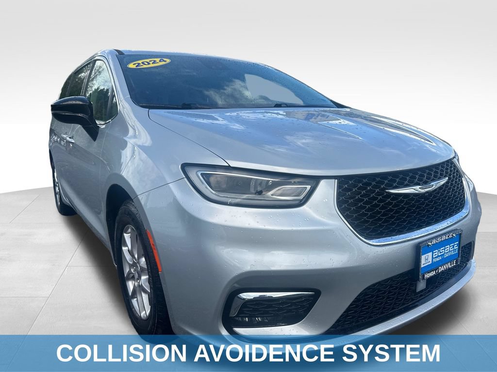 Used 2024 Chrysler Pacifica Touring-L FWD image 10