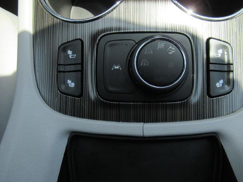 Certified 2023 GMC Acadia SLT AWD/4WD image 11