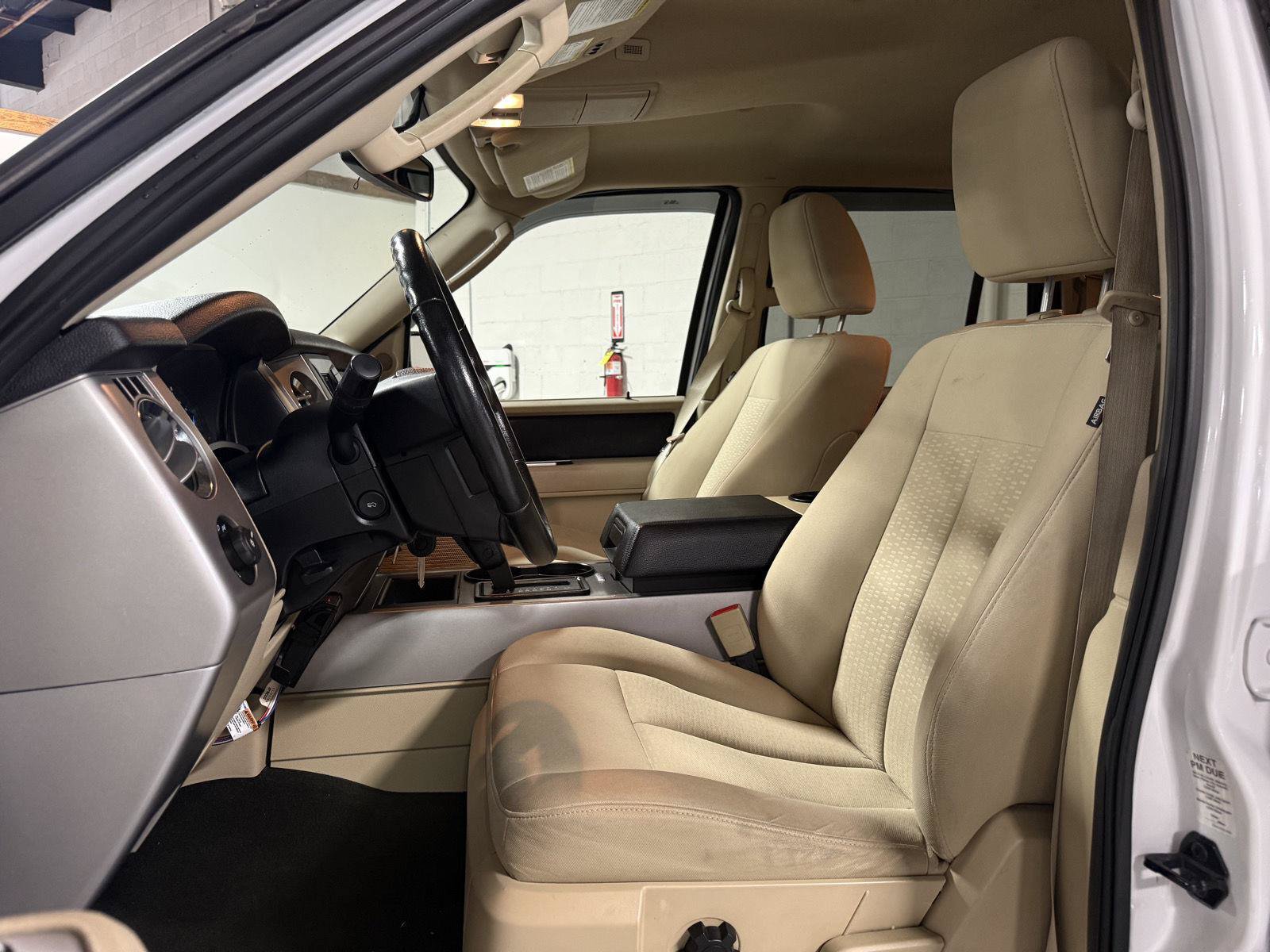 Used 2015 Ford Expedition XLT RWD image 16