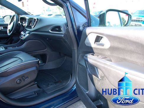 Used 2023 Chrysler Pacifica Limited w/ Uconnect Theater Family Group AWD/4WD image 15