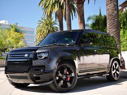 Used 2025 Land Rover Defender 110 X image 3