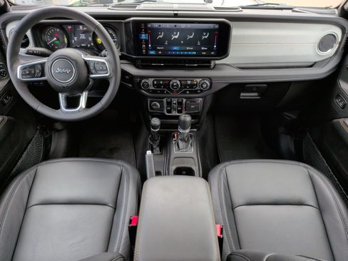 Used 2025 Jeep Wrangler Unlimited Sahara AWD/4WD image 28