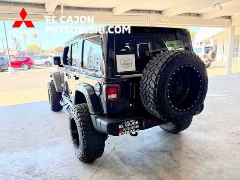 Used 2018 Jeep Wrangler Unlimited Sahara w/ Uconnect 4C Nav & Sound Group AWD/4WD image 5