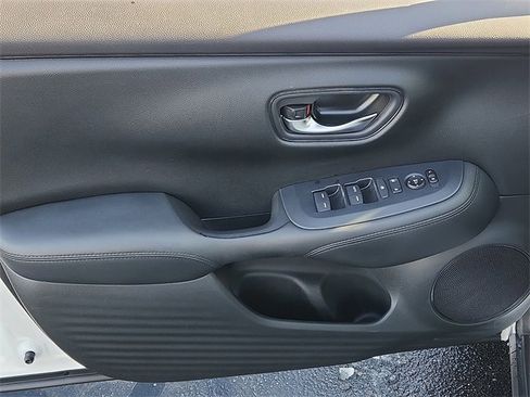 Used 2023 Honda HR-V LX image 12