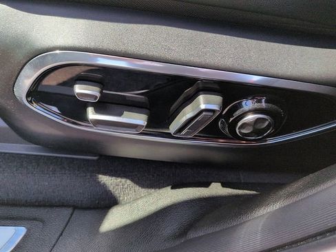 Used 2022 Jeep Grand Cherokee L Overland w/ Luxury Tech Group IV image 15