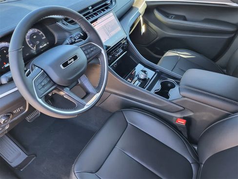 New 2025 Jeep Grand Cherokee L Limited image 9