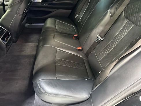 Used 2017 BMW 750i xDrive image 25