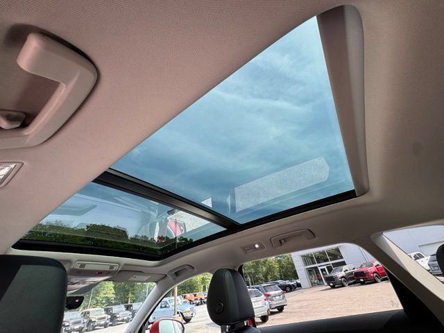 Certified 2022 Volkswagen Taos SEL w/ Panoramic Sunroof Package AWD/4WD image 19