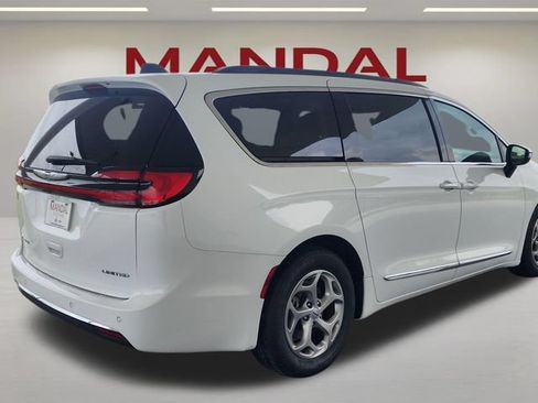 Used 2023 Chrysler Pacifica Limited FWD image 8