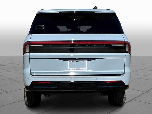 New 2025 Lincoln Navigator Reserve w/ Jet Appearance Package AWD/4WD image 4