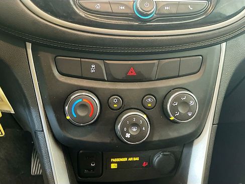 Used 2019 Chevrolet Trax LT FWD image 15