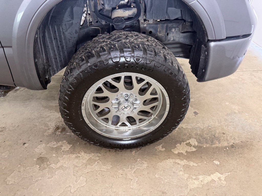 Used 2019 Nissan Titan PRO-4X w/ Pro-4x Convenience Package AWD/4WD image 28