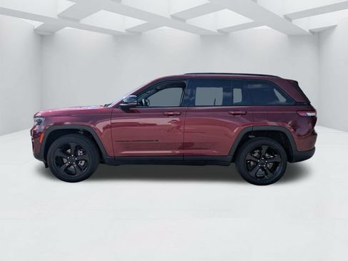 Used 2023 Jeep Grand Cherokee Altitude AWD/4WD image 9