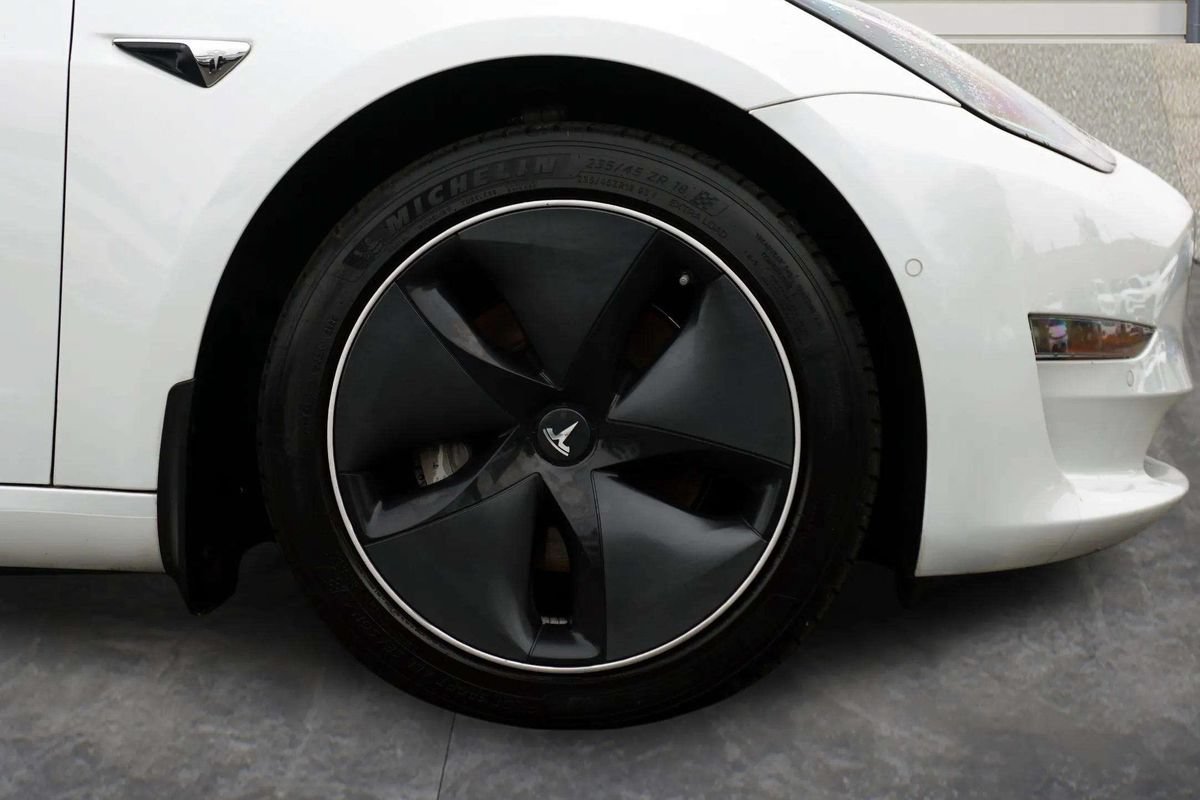 Used 2018 Tesla Model 3 Long Range AWD/4WD image 9