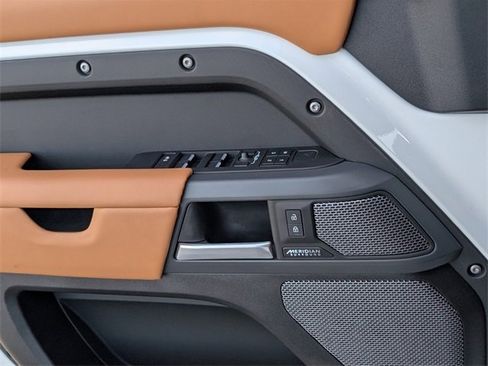 Used 2024 Land Rover Defender 110 X-Dynamic SE image 25