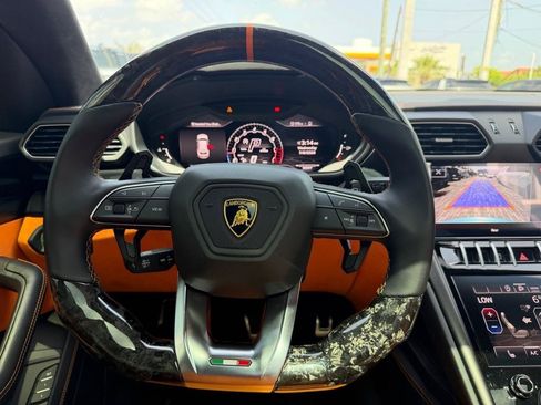 Used 2022 Lamborghini Urus AWD/4WD image 20