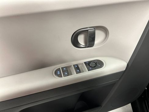 Used 2025 Hyundai Ioniq 5 SE image 12