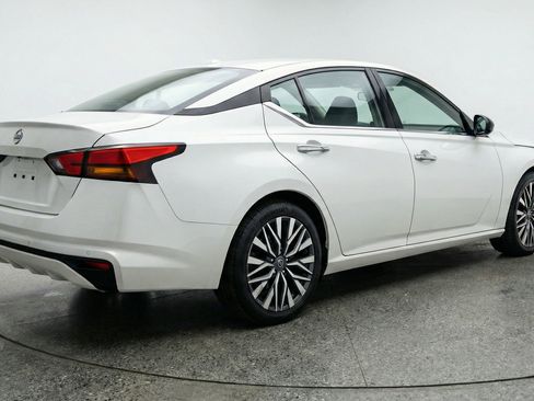 Used 2025 Nissan Altima 2.5 SV FWD image 9