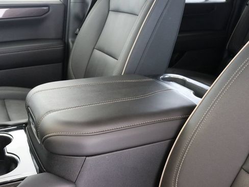 Used 2025 GMC Yukon XL Elevation AWD/4WD image 19