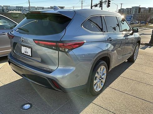 Used 2023 Toyota Highlander Limited image 6