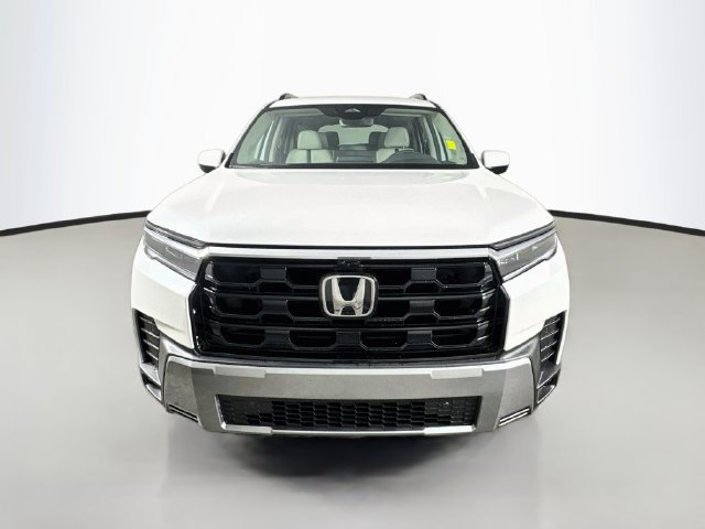 Used 2026 Honda Pilot Touring image 2