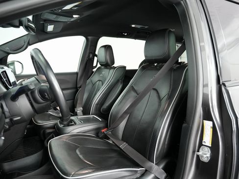 Used 2019 Chrysler Pacifica Limited w/ Advanced Safetytec Group image 47