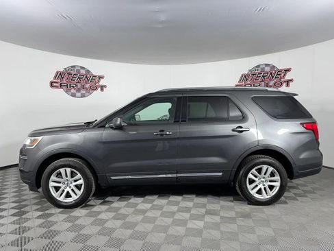 Used 2018 Ford Explorer XLT AWD/4WD image 4