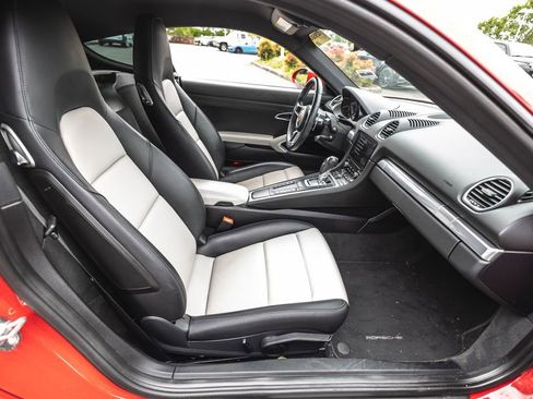 Used 2019 Porsche 718 Cayman RWD image 23
