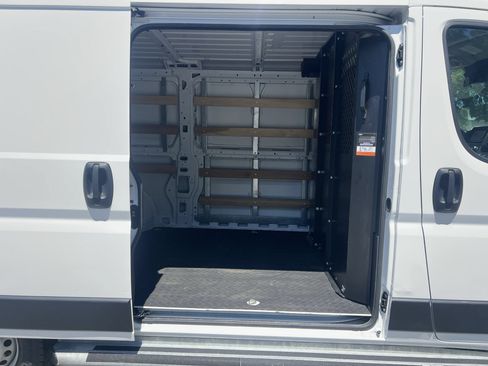 Used 2025 RAM ProMaster 2500 w/ U-Haul Equipment Group FWD image 17