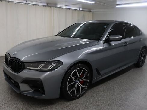 Used 2023 BMW 540i xDrive w/ M Sport Package AWD/4WD image 3