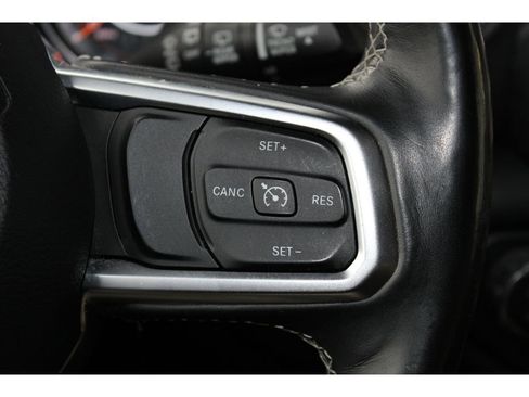 Used 2018 Jeep Wrangler Unlimited Sahara w/ Dual Top Group image 33