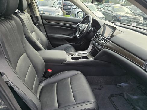 Used 2020 Honda Accord Touring image 11