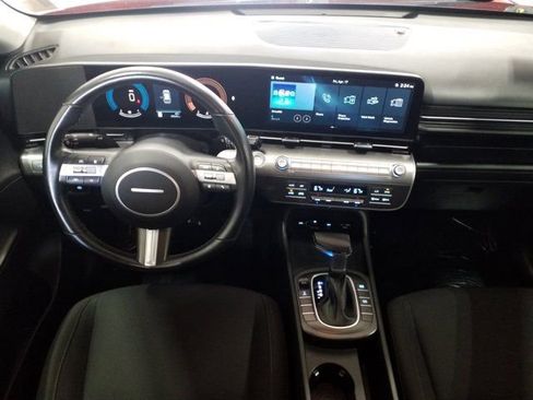 Used 2025 Hyundai Kona SEL AWD/4WD image 3