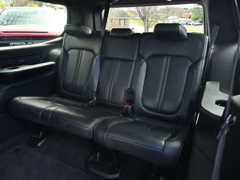 Used 2024 Jeep Wagoneer Series III AWD/4WD image 32