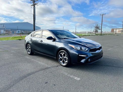 Used 2019 Kia Forte LXS FWD image 3