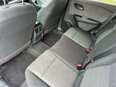 Used 2023 Nissan Rogue SV image 11