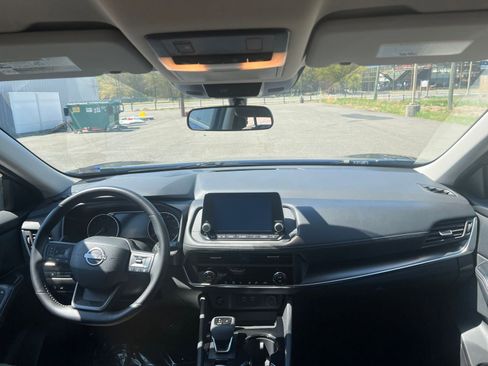 Used 2025 Nissan Rogue SV FWD image 35