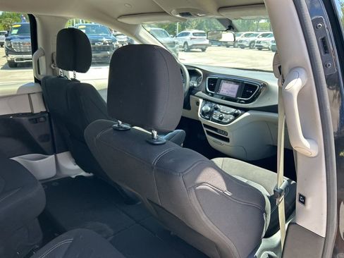 Used 2022 Chrysler Voyager LX FWD image 42
