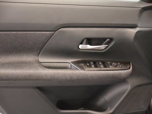 Used 2025 Nissan Kicks SV w/ Illumination Package FWD image 10
