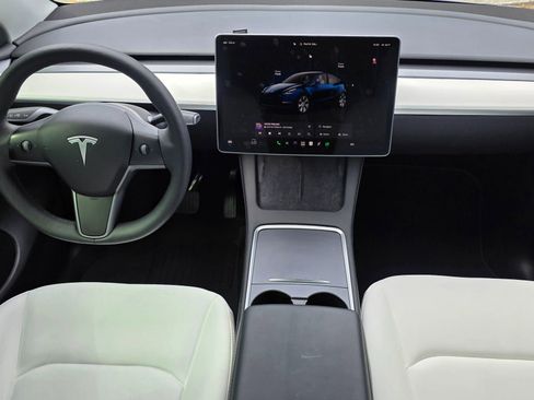 Used 2024 Tesla Model Y Long Range AWD/4WD image 16