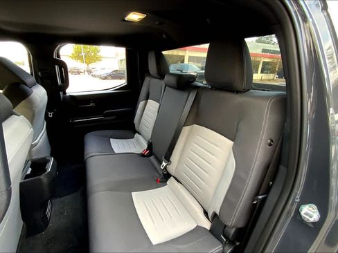 Used 2025 Toyota Tacoma TRD Sport AWD/4WD image 21
