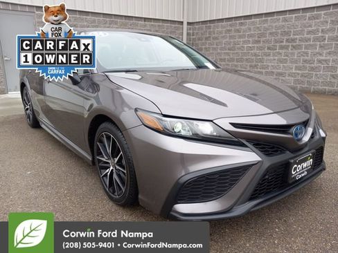 Used 2024 Toyota Camry SE image 1