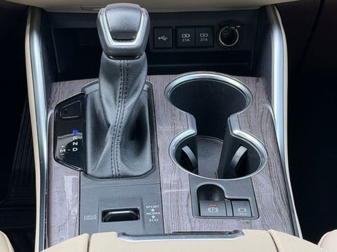 Used 2021 Toyota Highlander Limited FWD image 25